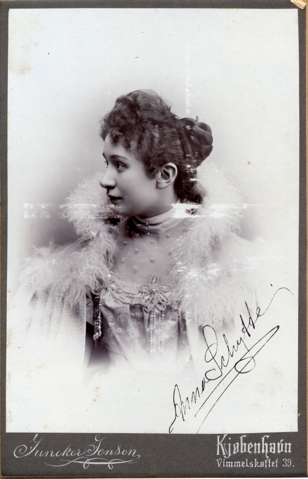 Anna Schytte, atelierportraet