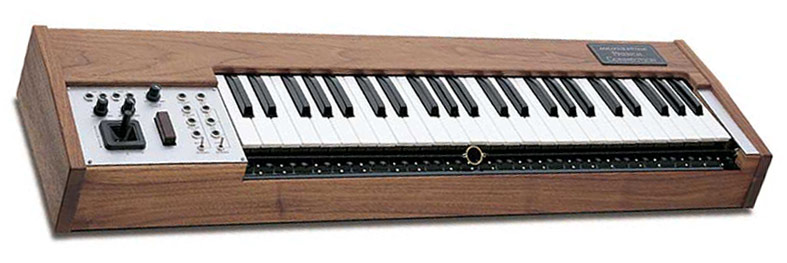 Moderne Onde Martenots med både tråd og klaviatur